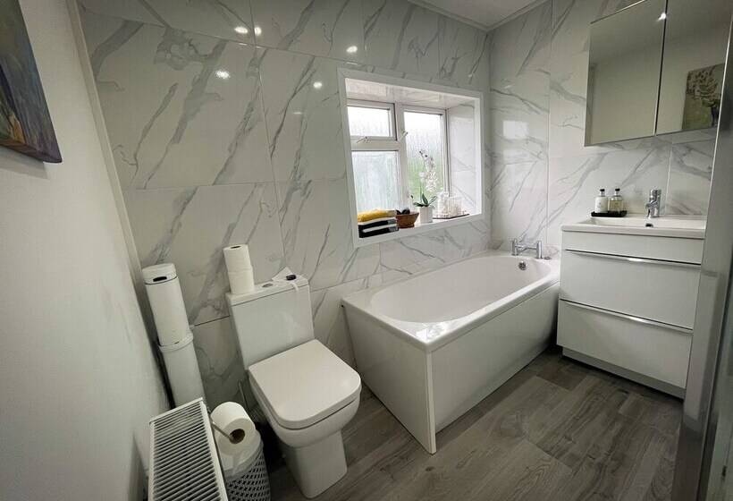 Captivating House In Aberdare Sleeps 6 Near Brecon