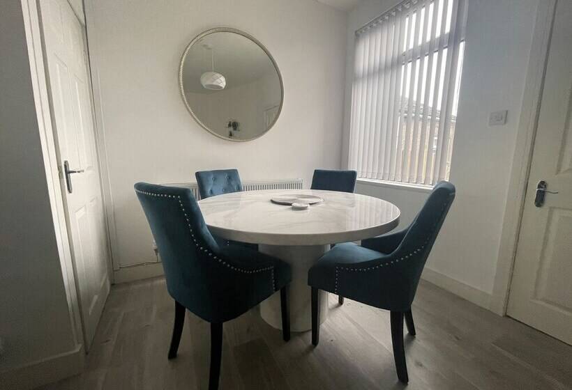 Captivating House In Aberdare Sleeps 6 Near Brecon