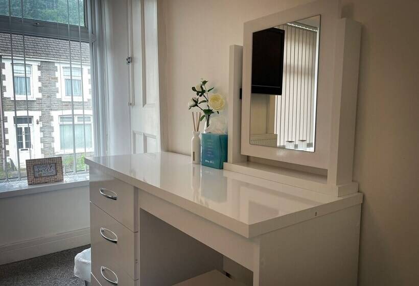 Captivating House In Aberdare Sleeps 6 Near Brecon