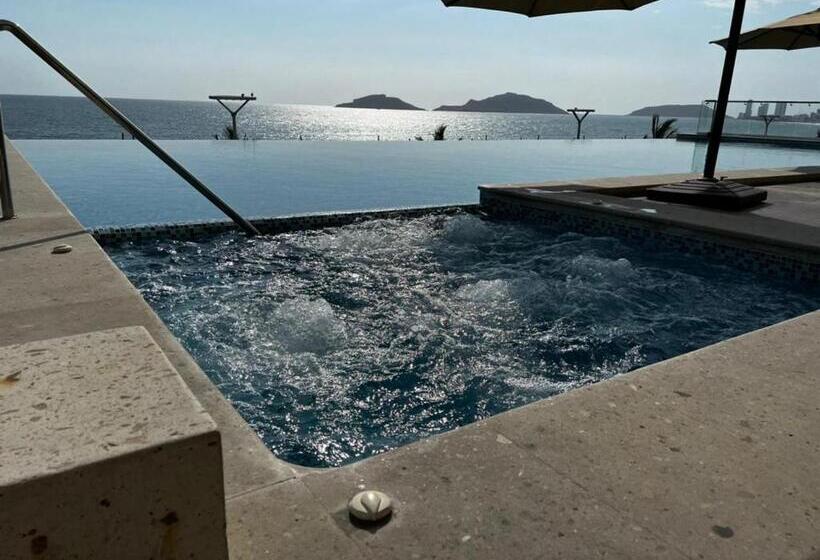 Luxury Condo En Malecón, Alberca Infinity & Jacuzzi