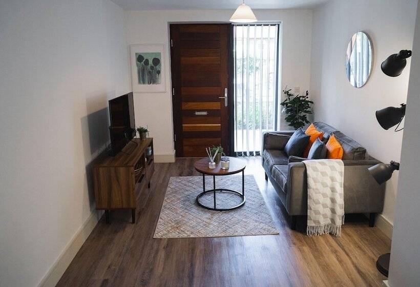 Modern 1 Bed Apartment   City Centre   Free Wi Fi   New