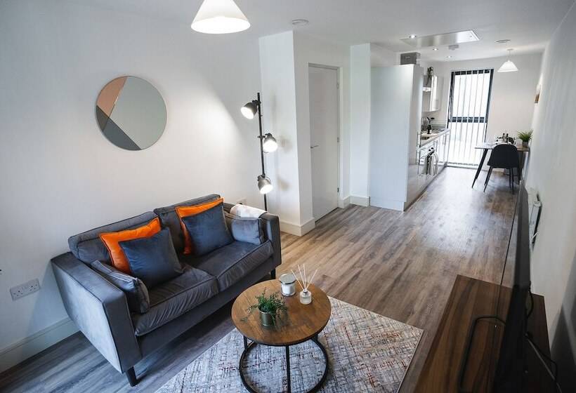 Modern 1 Bed Apartment   City Centre   Free Wi Fi   New