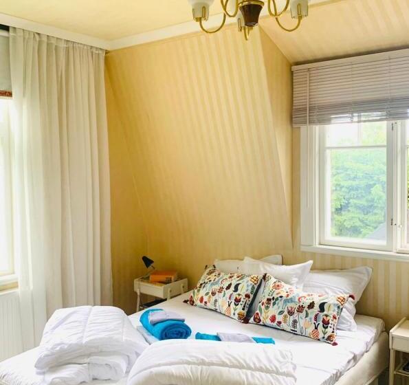 Bed and Breakfast Hemma Hos Jeanette & Micke På Peresgården