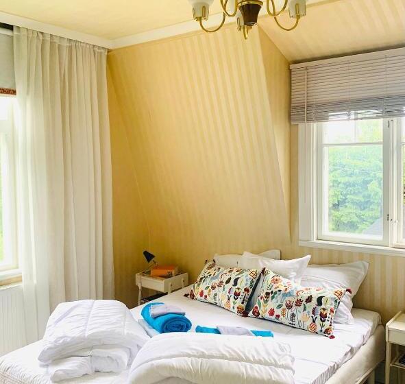 Bed and Breakfast Hemma Hos Jeanette & Micke På Peresgården