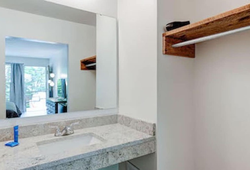 Heart Of The Valley Motel