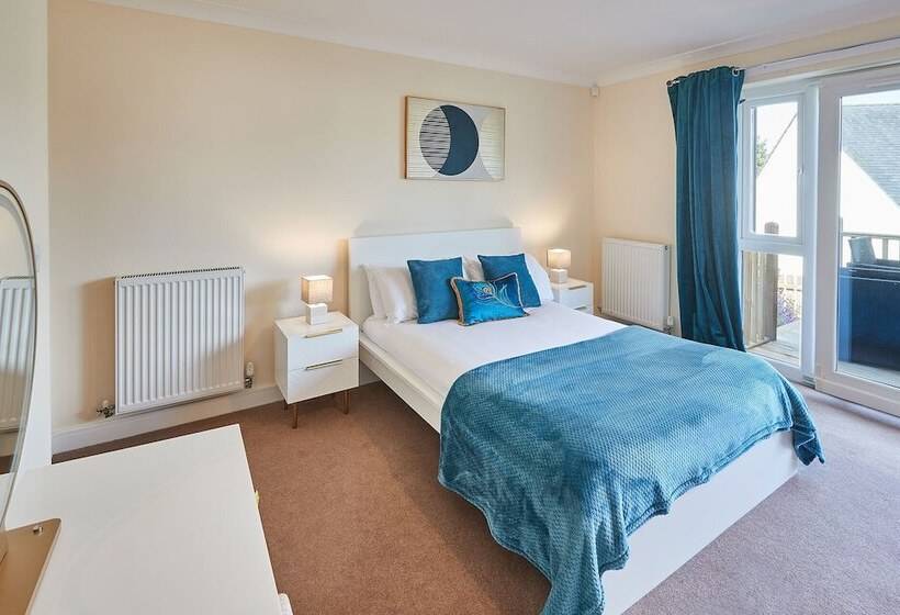 Host Stay Farrers View