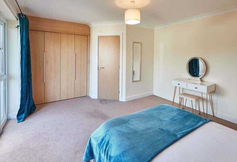 Host Stay Farrers View