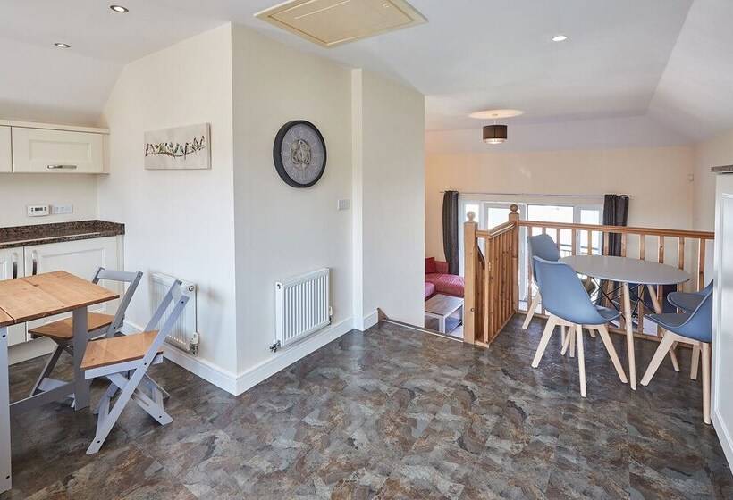 Host Stay Farrers View