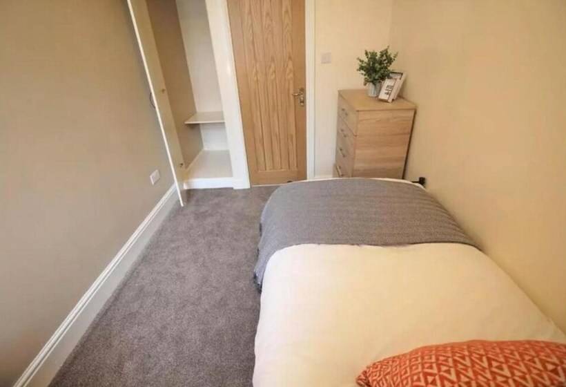 פנסיון Comfy Rooms In Coventry