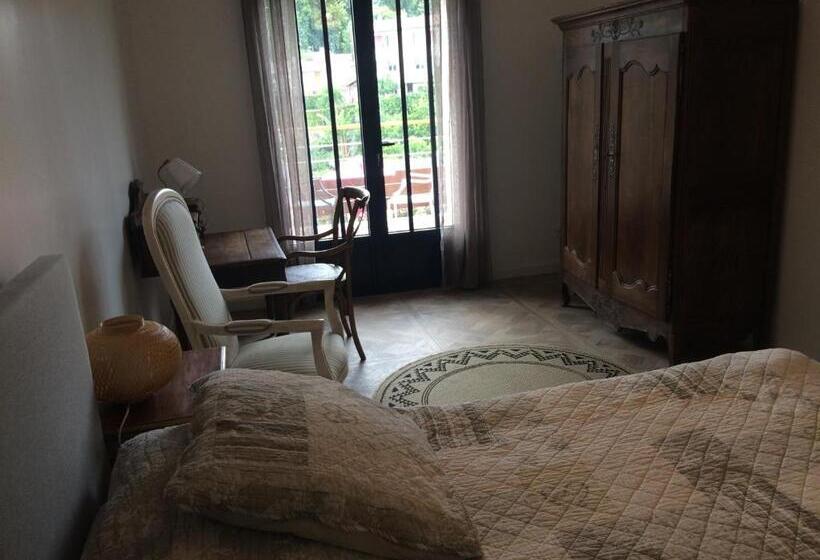 פנסיון Les 3 Pigeons