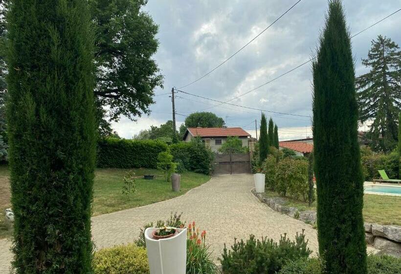 膳宿费 Les Berouds