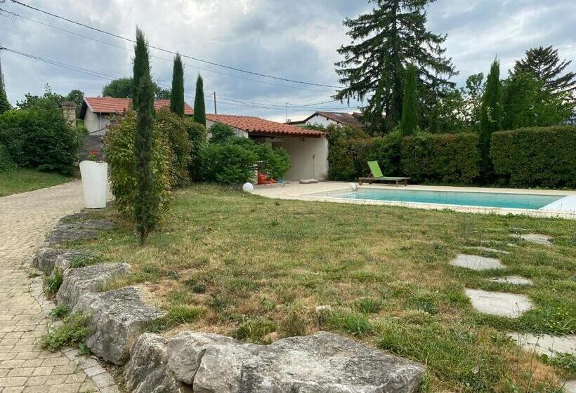 膳宿费 Les Berouds