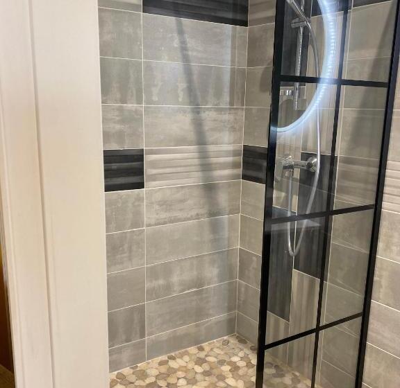 膳宿费 Les Berouds