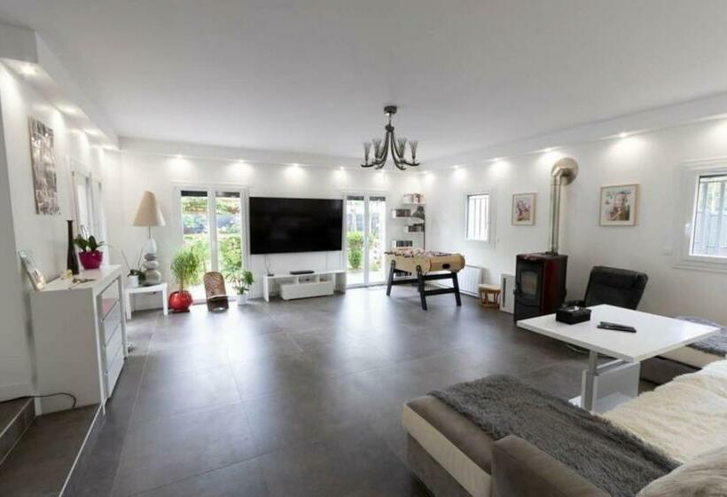 230m2 Sur 3800m2   Jacuzzi 6 Places   10 à 16pers