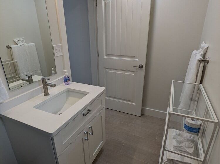 הוסטל Seaport Inn