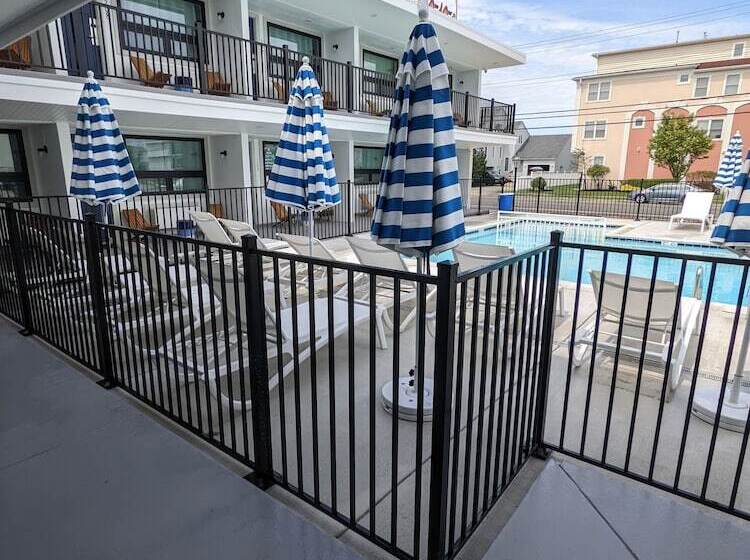 הוסטל Seaport Inn