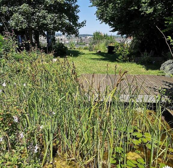 تختخواب و صبحانه Demeure De Boisclaireau