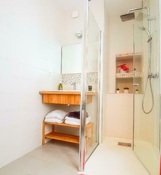 تختخواب و صبحانه La Main à La Pâte