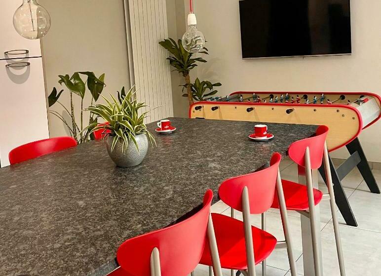 تختخواب و صبحانه La Main à La Pâte