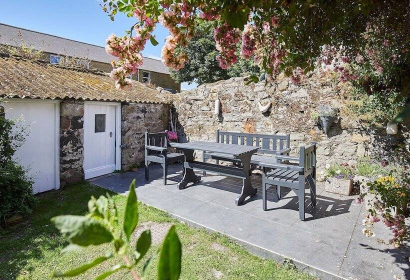 Host & Stay   Eden Cottage