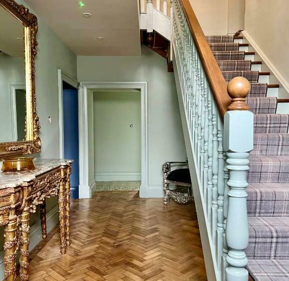 Отель Magmell Townhouse