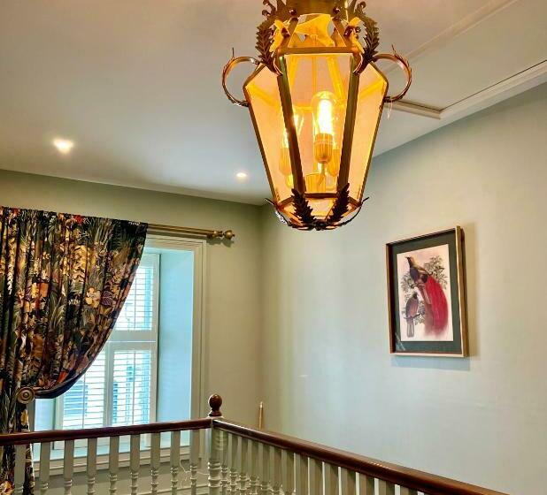 Отель Magmell Townhouse