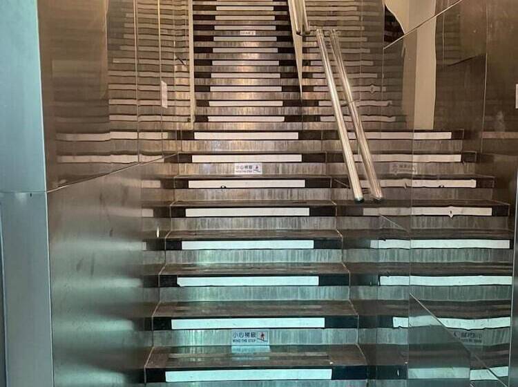 هتل Metacity Living