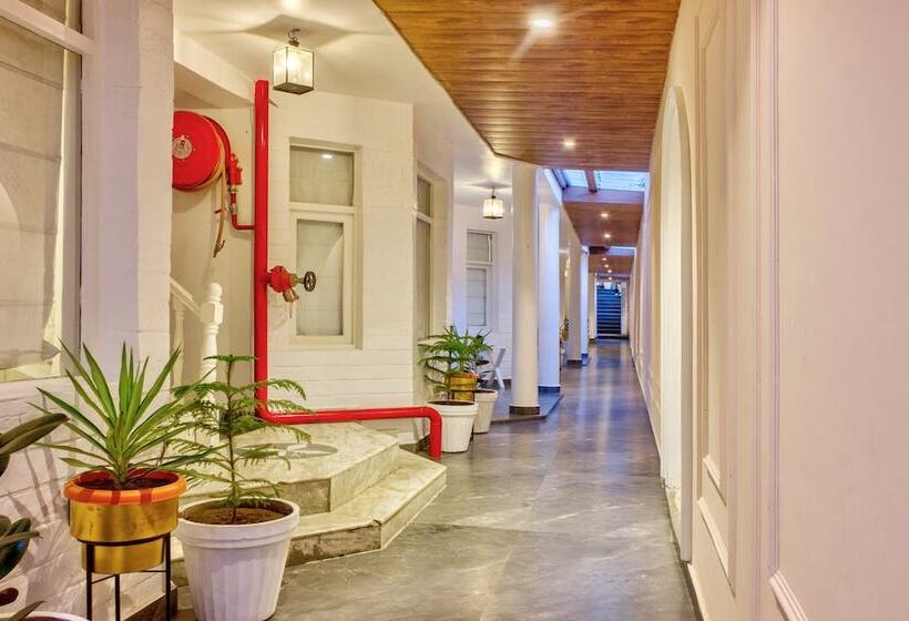 فندق Paradisethe White House Cafe