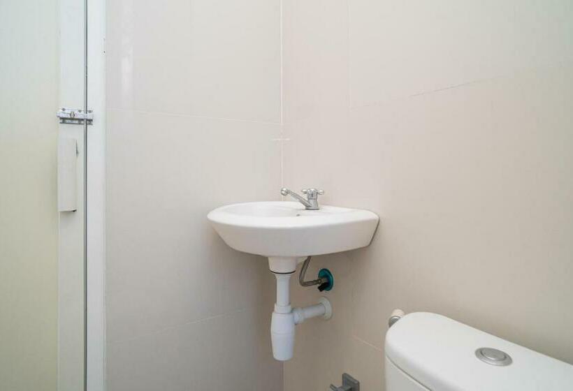 Hotel Reddoorz Plus @ Jalan Pemuda Timur Bojonegoro