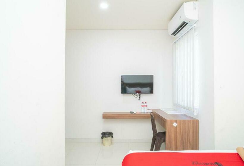 Hotel Reddoorz Plus @ Jalan Pemuda Timur Bojonegoro