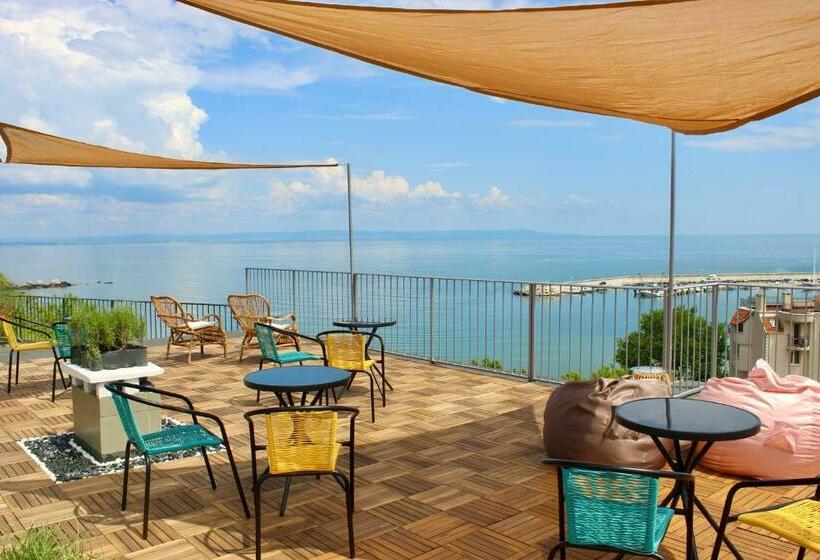 بنسيون Sunset Art Beach Front