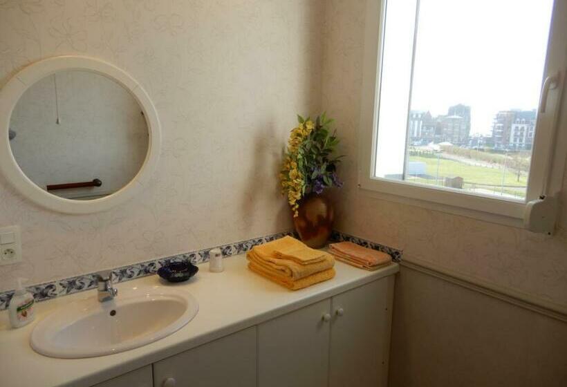 Bed and Breakfast Caprices Ensoleilles Chambre, Vue Panoramique, Petite Vue Mer, 300 Metres Plage Mers Les Bains Le Tr