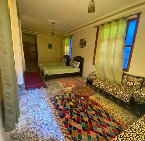 تختخواب و صبحانه Dar Tirardine