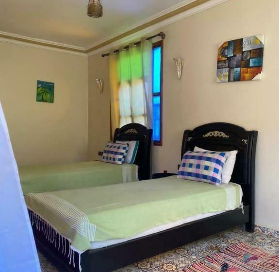 تختخواب و صبحانه Dar Tirardine