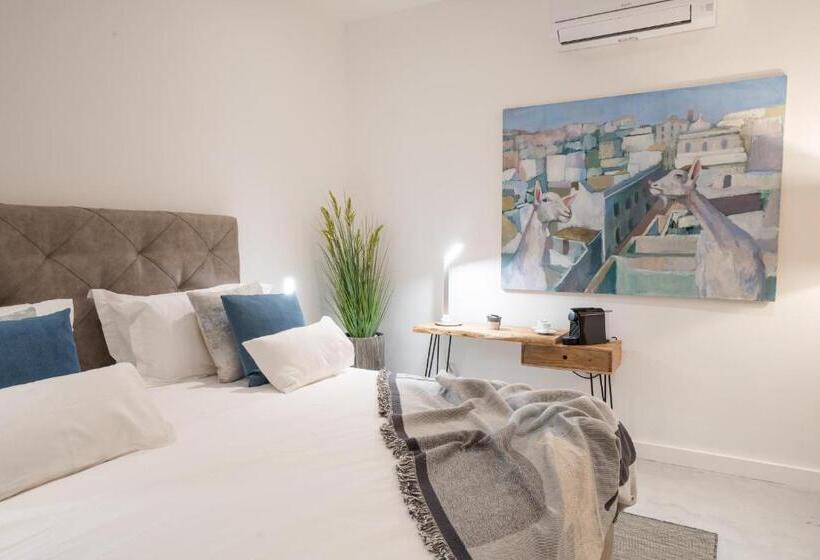 Bed and Breakfast Eleven, Boutique Luxury House & Garden