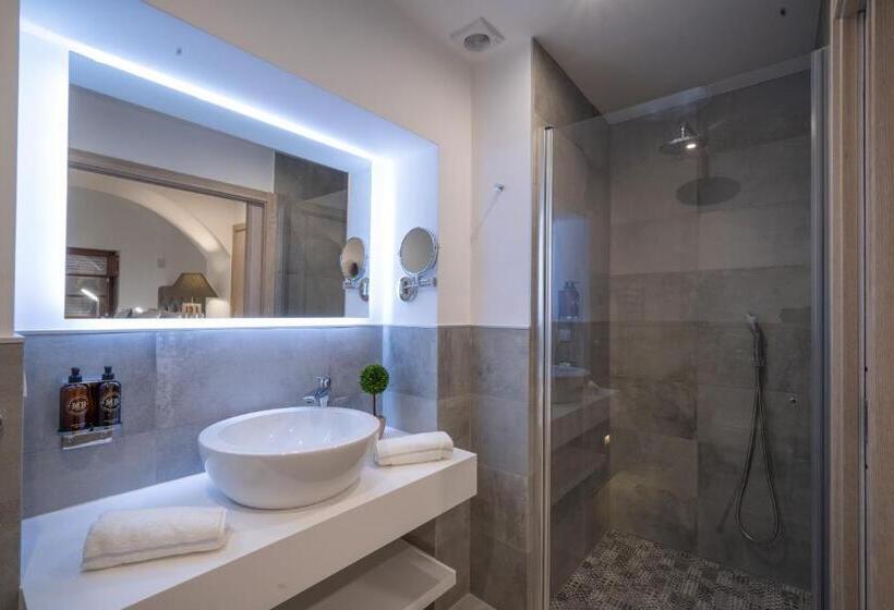 Bed and Breakfast Eleven, Boutique Luxury House & Garden