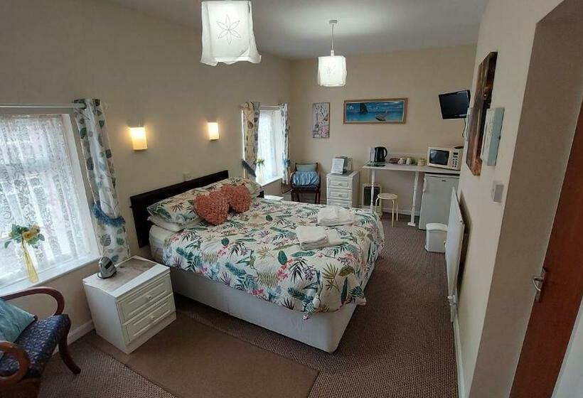 مبيت وإفطار Tennyson Lodge