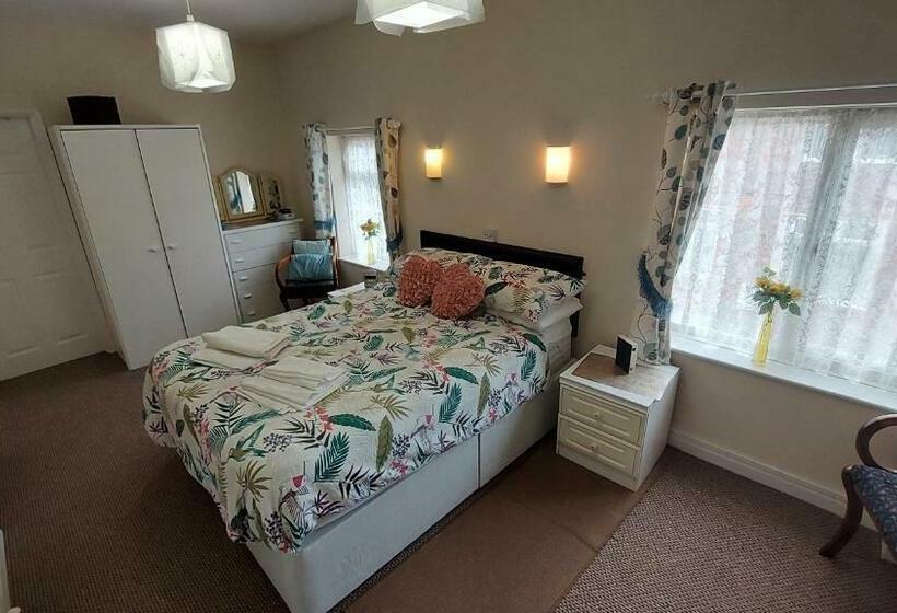 مبيت وإفطار Tennyson Lodge