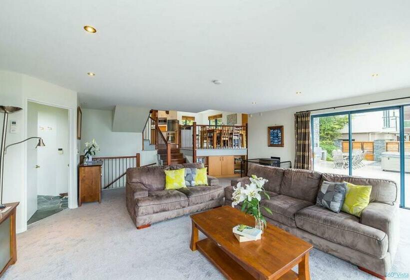 Belfast Retreat   Views And Spa Pool