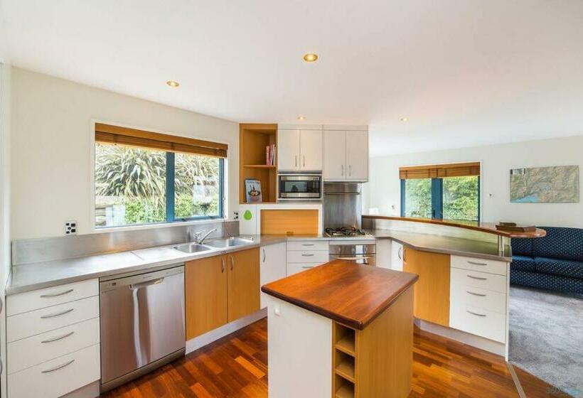 Belfast Retreat   Views And Spa Pool