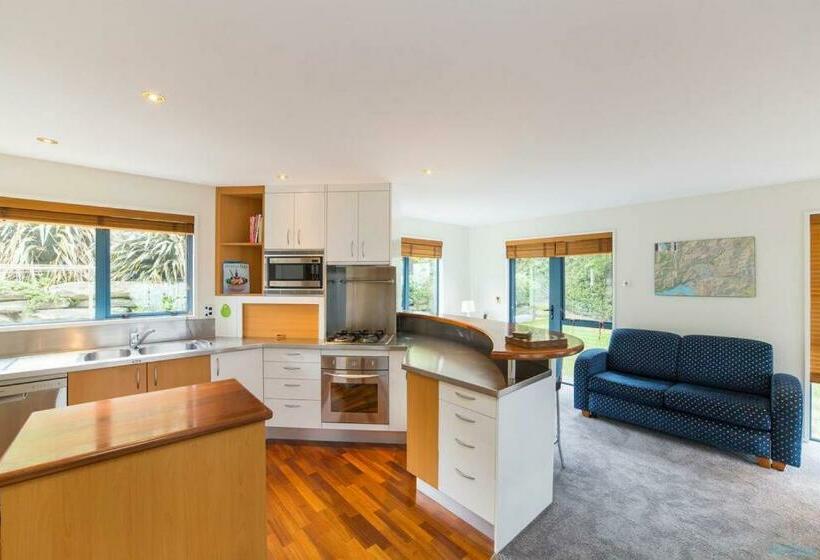 Belfast Retreat   Views And Spa Pool