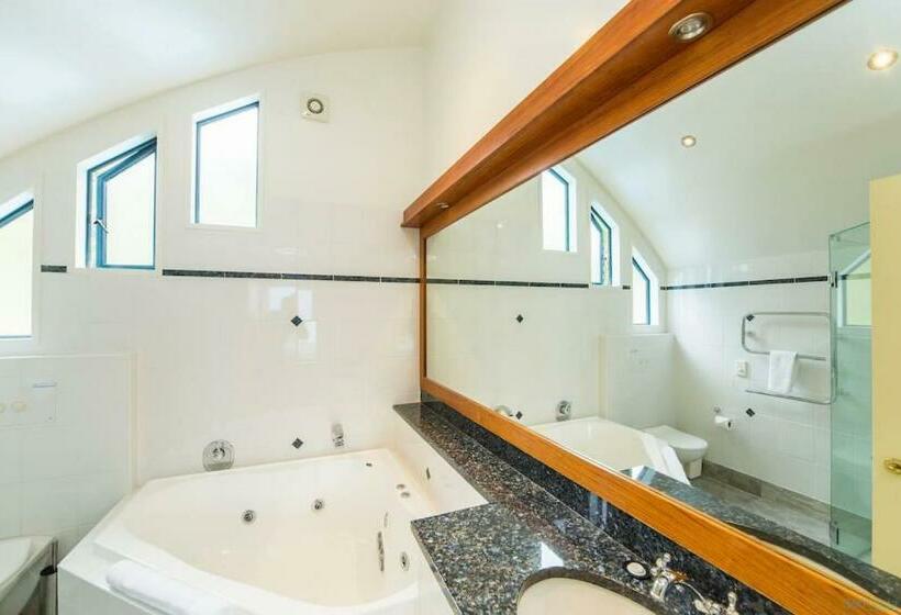 Belfast Retreat   Views And Spa Pool