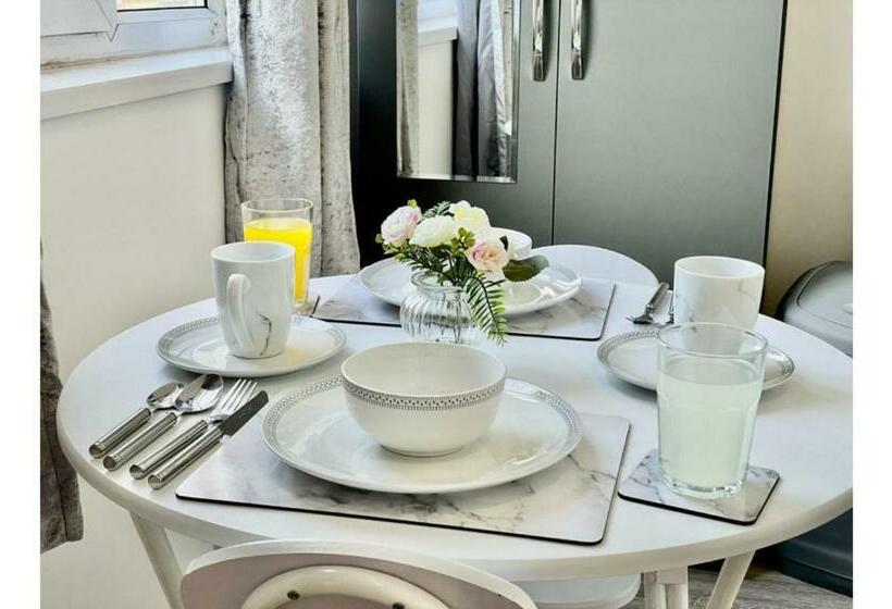 Cardiff City Centre Apartment  Penarth Road