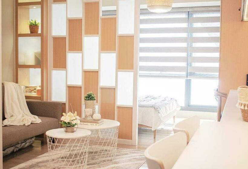 Cozy And Classy Studio Across Airport Terminal 3