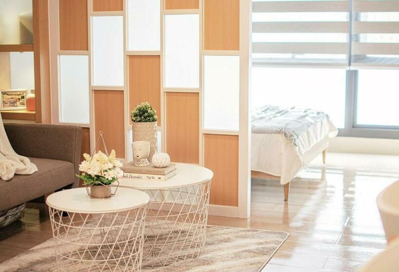 Cozy And Classy Studio Across Airport Terminal 3