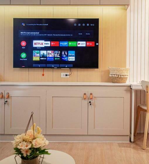 Cozy And Classy Studio Across Airport Terminal 3