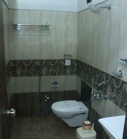 Отель Chitara Residency