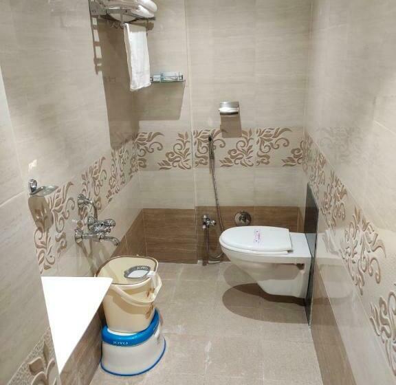 Отель Chitara Residency
