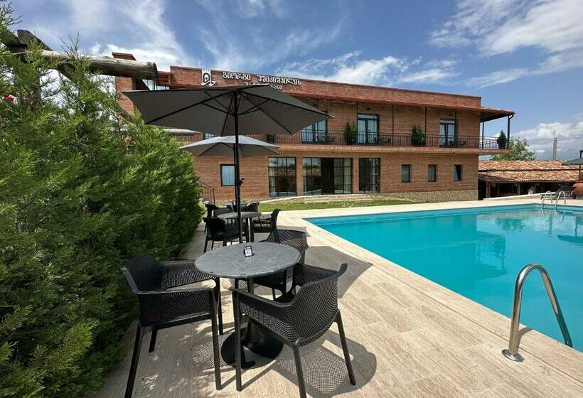 هتل Giorgi Ushikishvilis Chateau Marani
