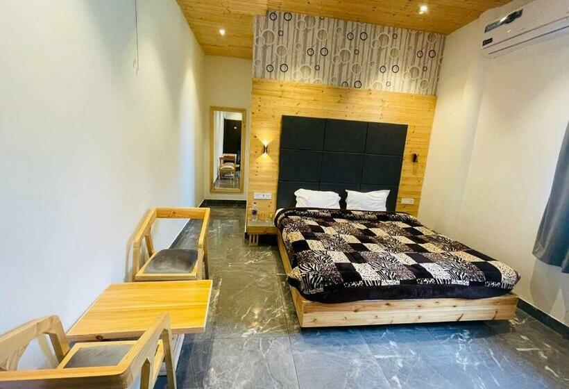 Отель The Maple Farms And